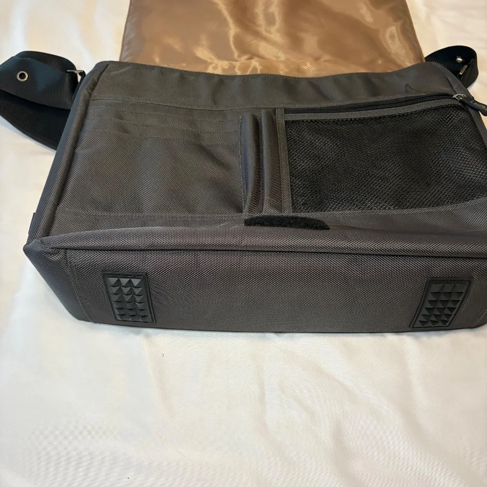 LAUREX Nylon Floral Graphic Laptop / Messenger Bag - Picture 5 of 12